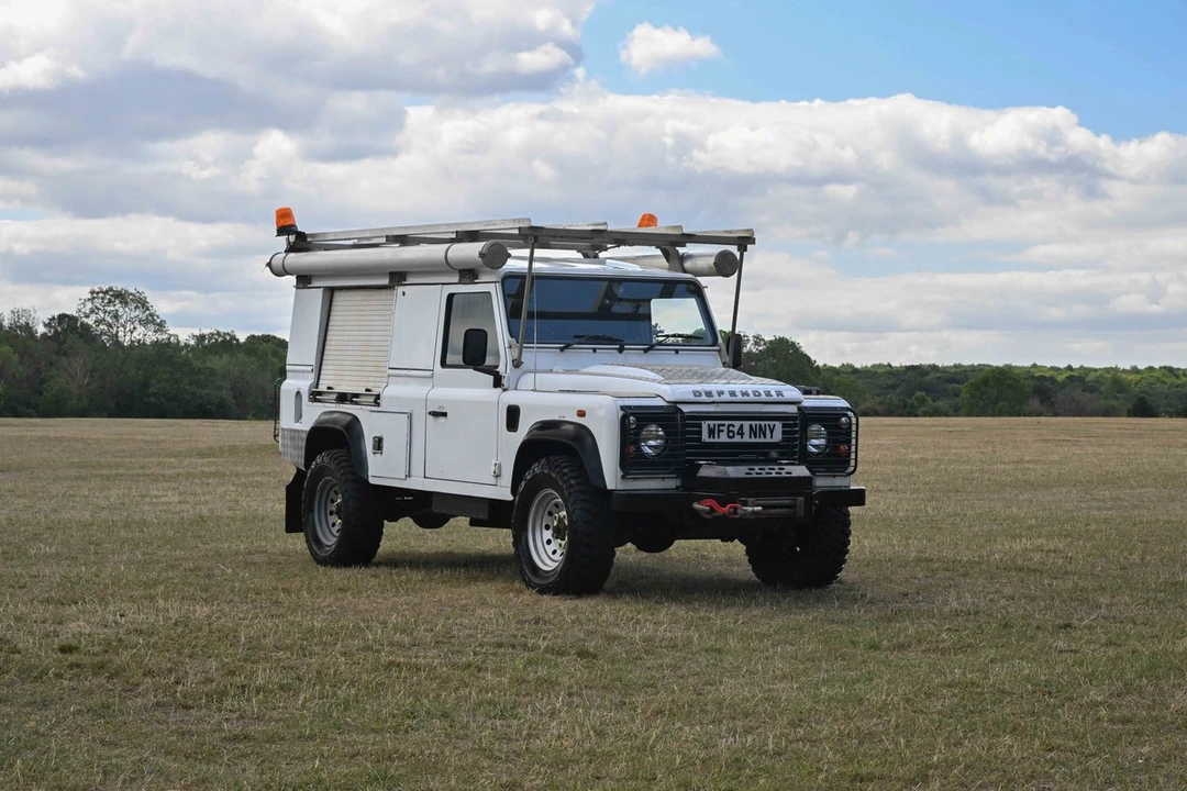 2014 Land Rover Defender - Image 25 of 30