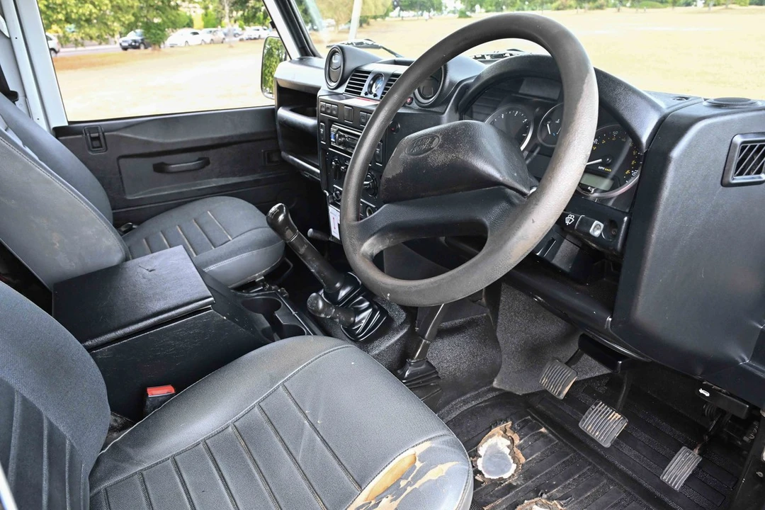 2014 Land Rover Defender - Image 6 of 30