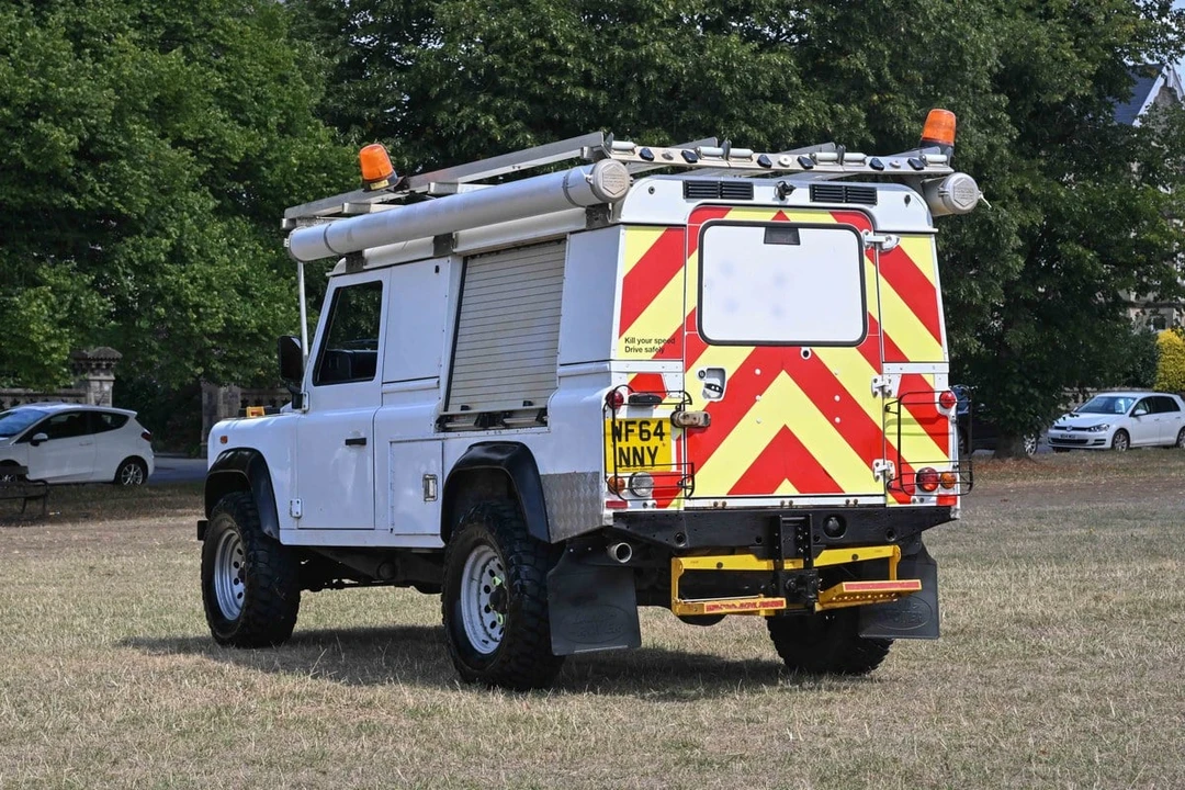 2014 Land Rover Defender - Image 21 of 30