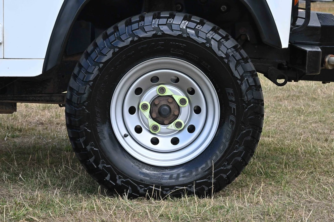 2014 Land Rover Defender - Image 5 of 30