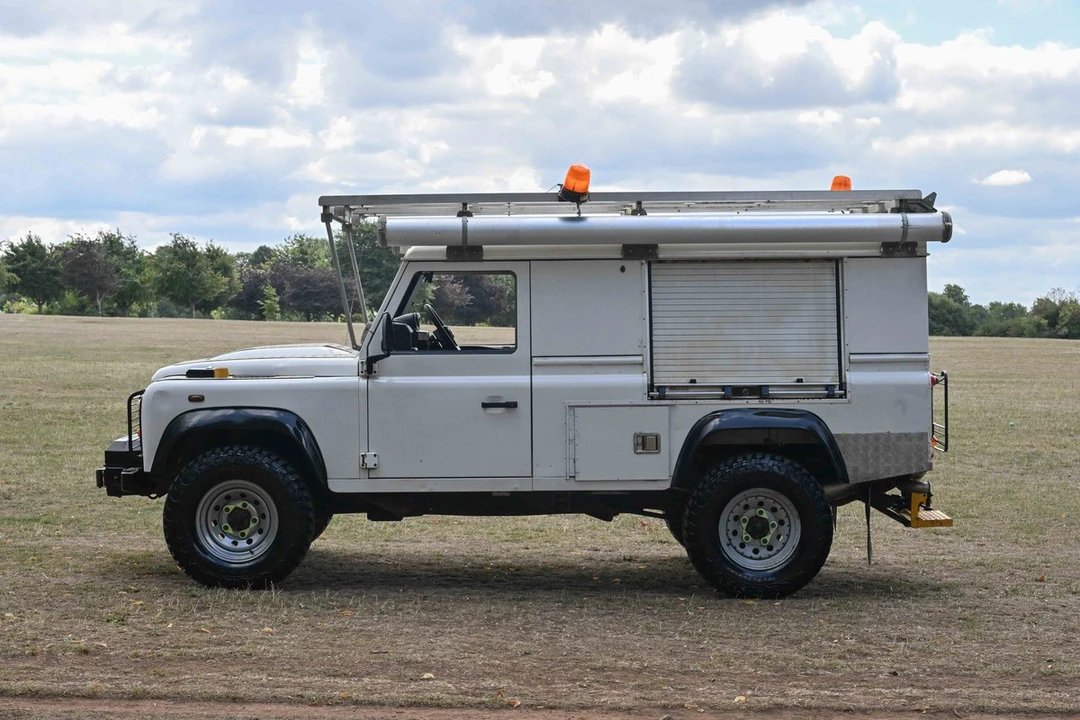 2014 Land Rover Defender - Image 11 of 30