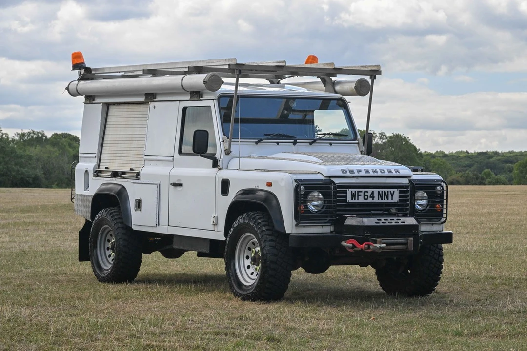 2014 Land Rover Defender - Image 10 of 30