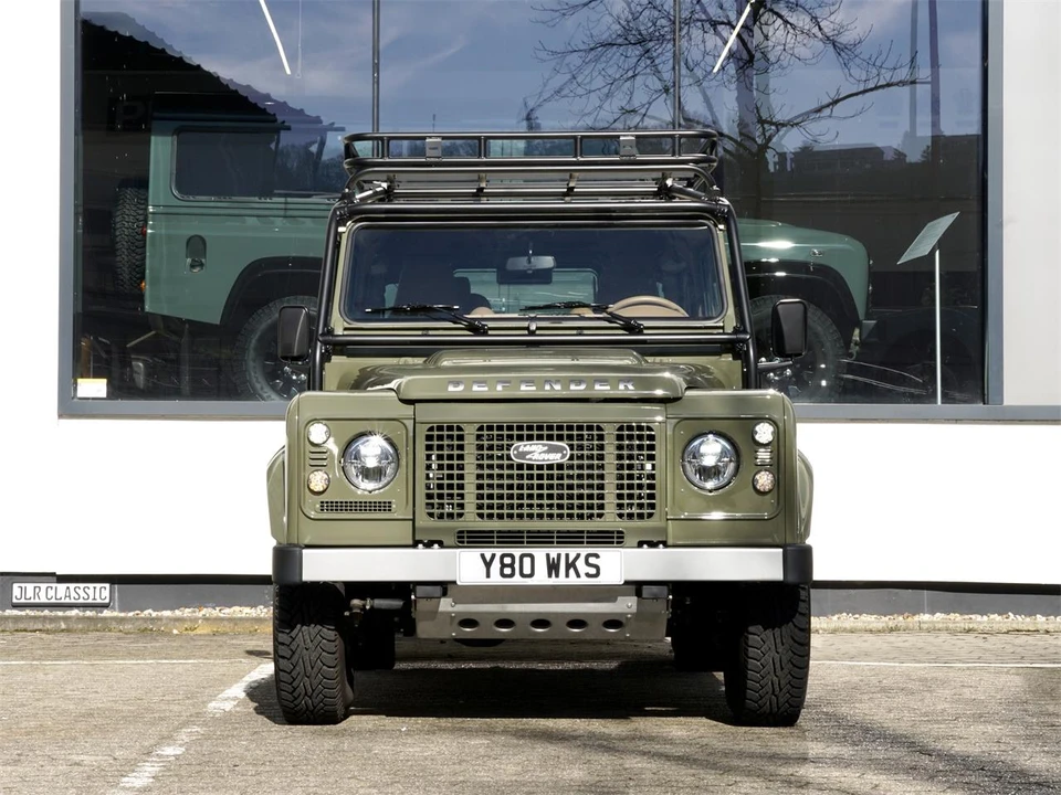 2014 Land Rover Defender - Image 2 of 31