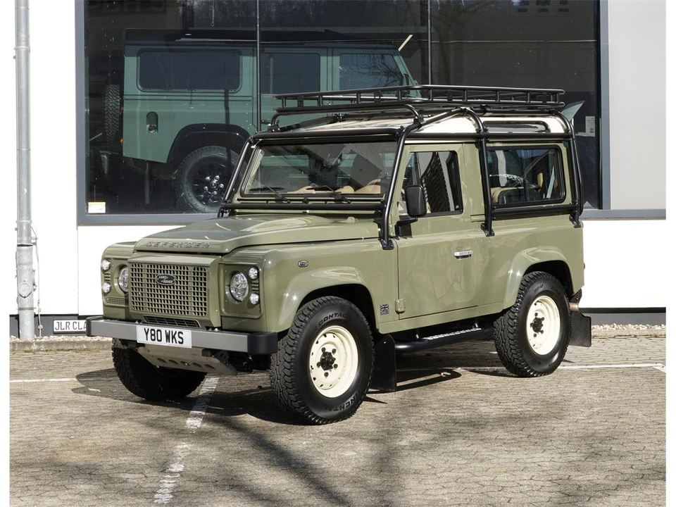 2014 Land Rover Defender - Image 3 of 31