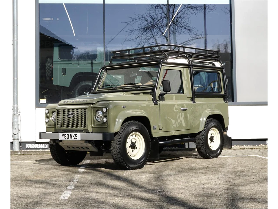 2014 Land Rover Defender - Image 4 of 31