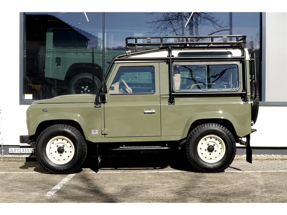 2014 Land Rover Defender - Image 5 of 31