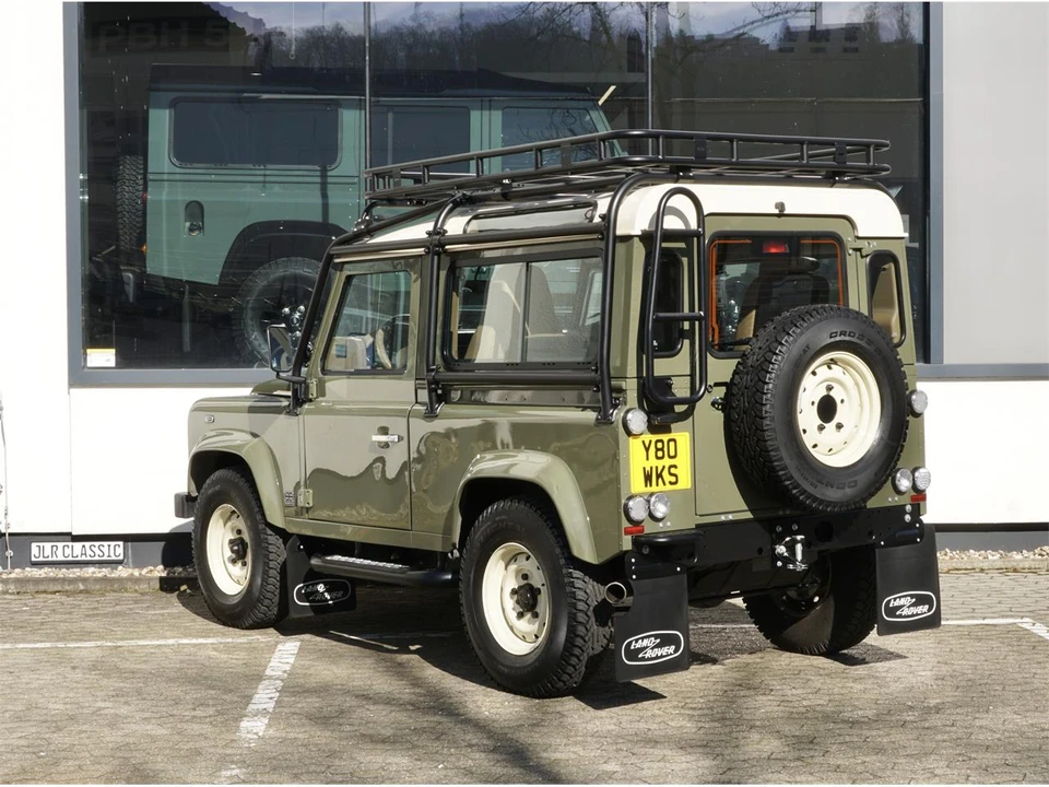 2014 Land Rover Defender - Image 6 of 31