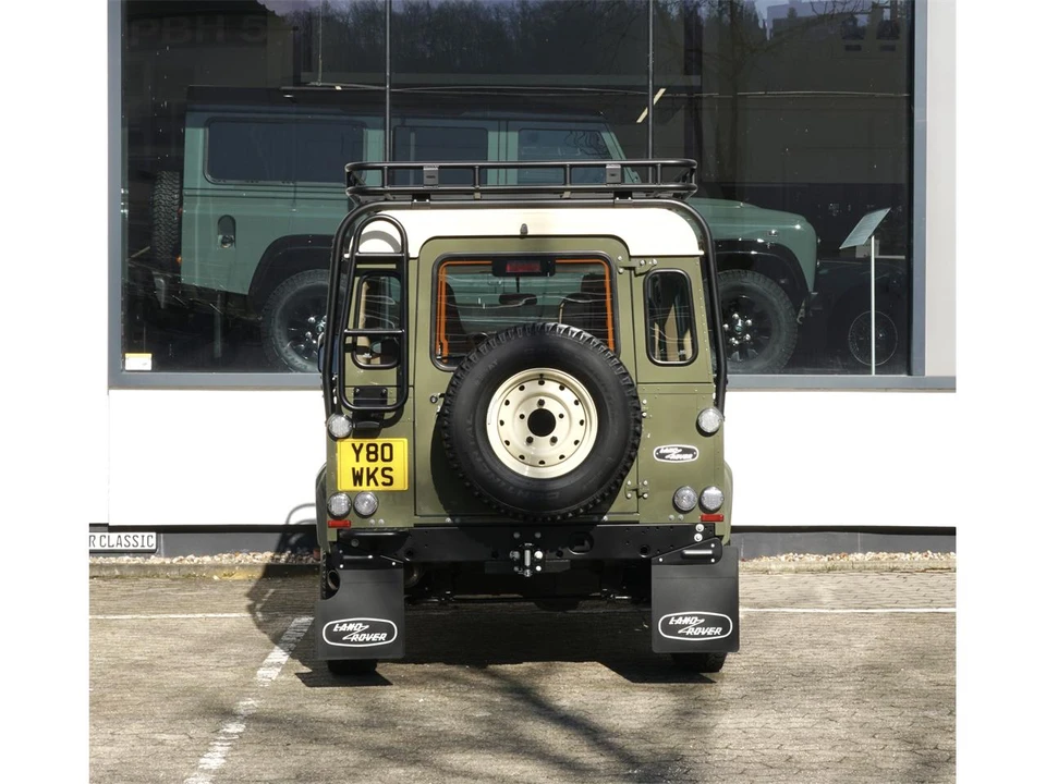 2014 Land Rover Defender - Image 8 of 31