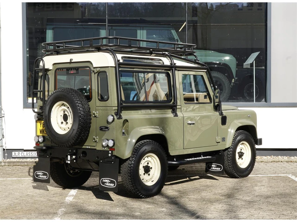2014 Land Rover Defender - Image 10 of 31