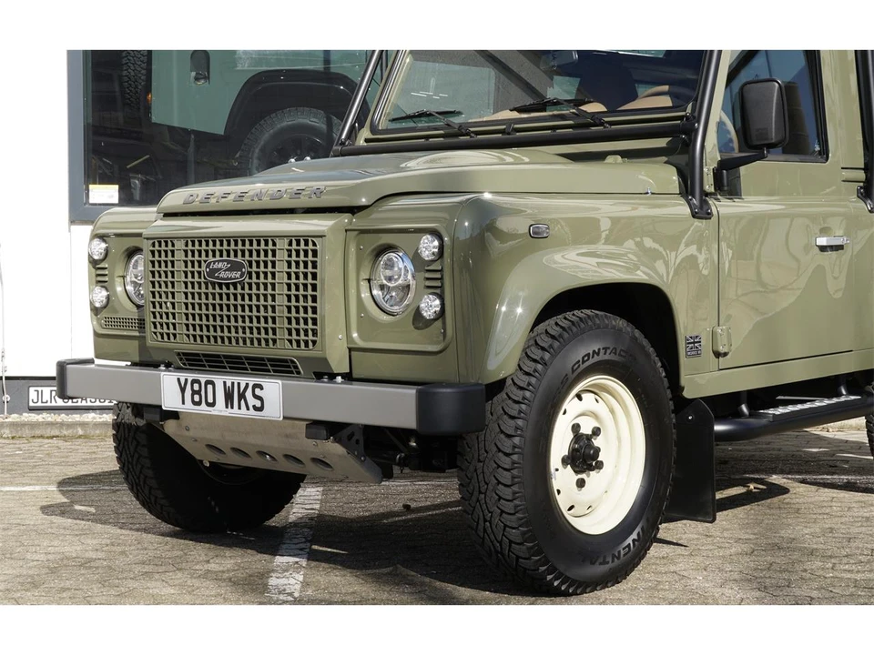 2014 Land Rover Defender - Image 12 of 31