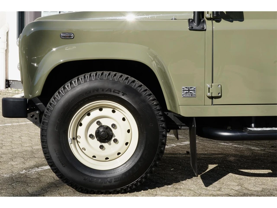 2014 Land Rover Defender - Image 13 of 31