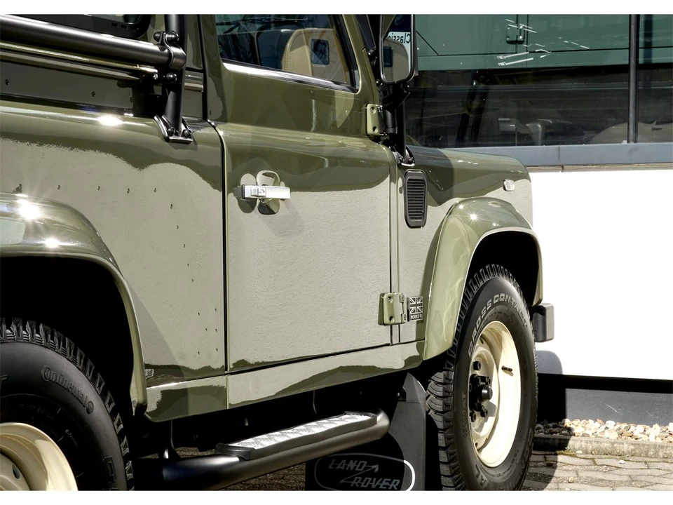 2014 Land Rover Defender - Image 14 of 31