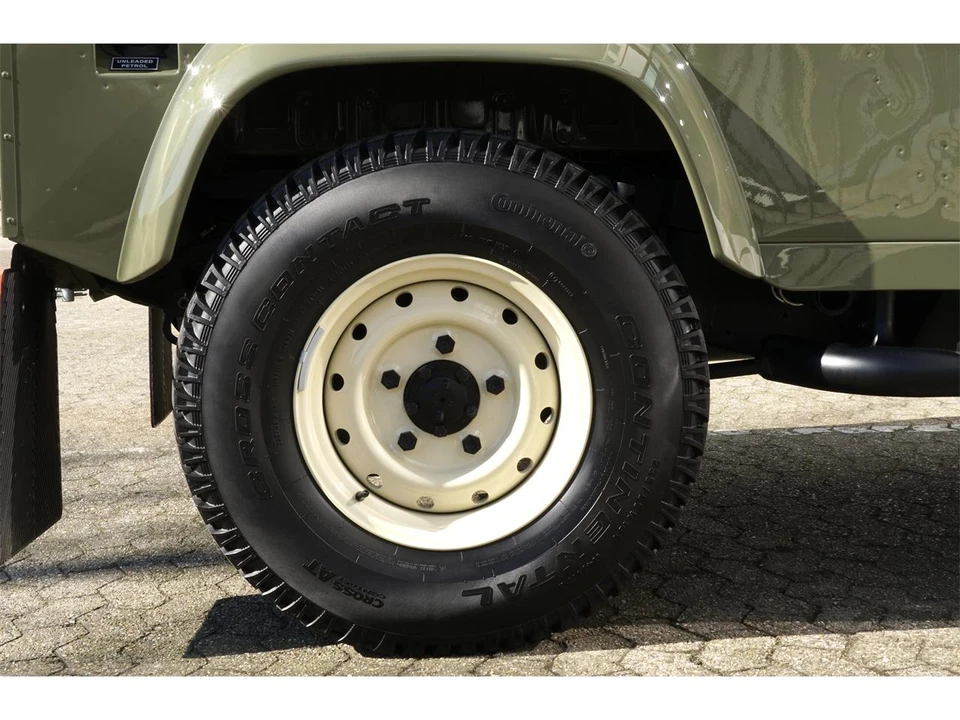 2014 Land Rover Defender - Image 15 of 31