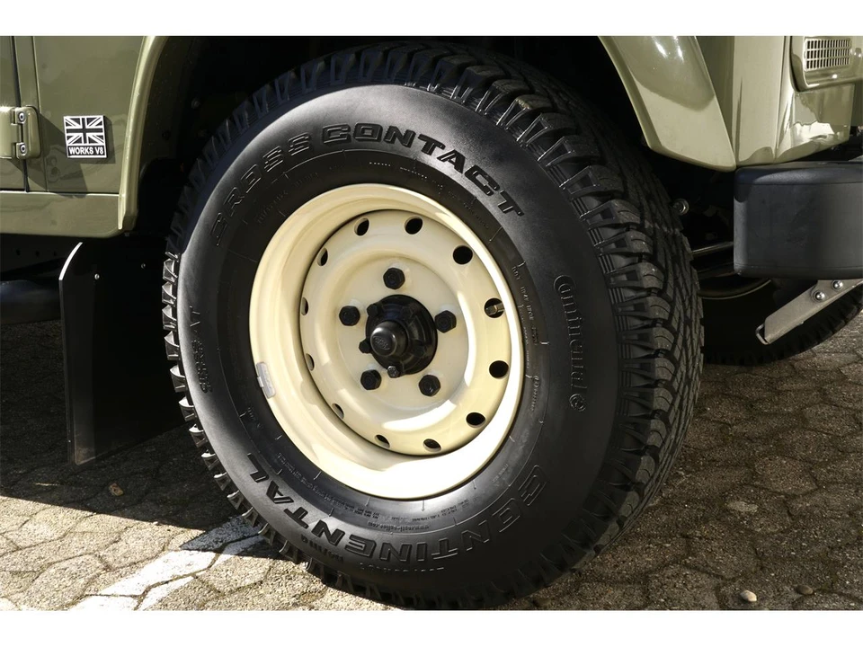 2014 Land Rover Defender - Image 16 of 31
