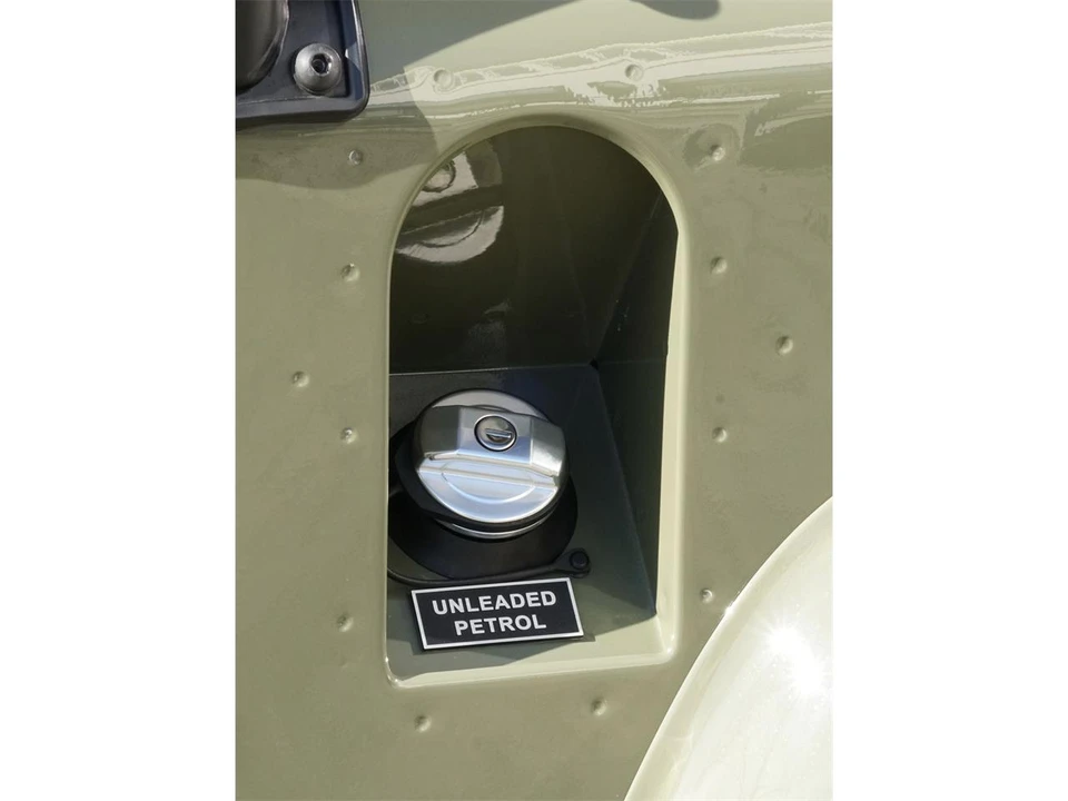 2014 Land Rover Defender - Image 17 of 31