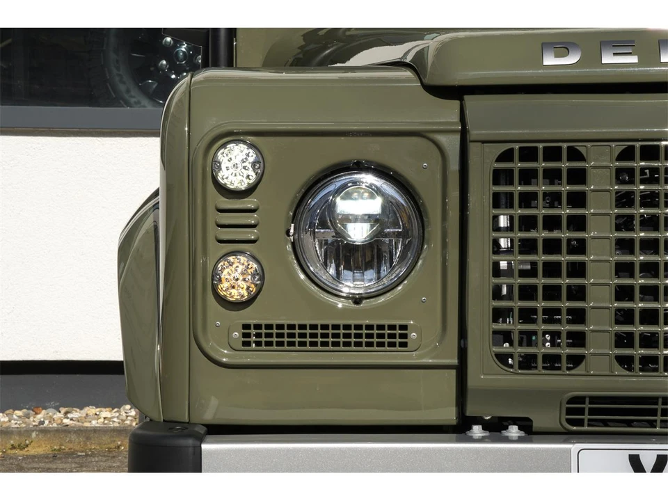 2014 Land Rover Defender - Image 19 of 31