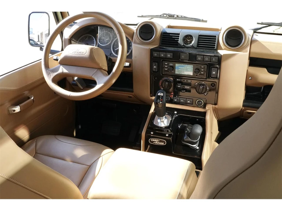 2014 Land Rover Defender - Image 24 of 31