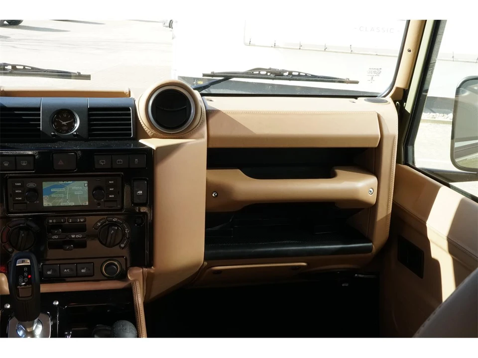 2014 Land Rover Defender - Image 25 of 31