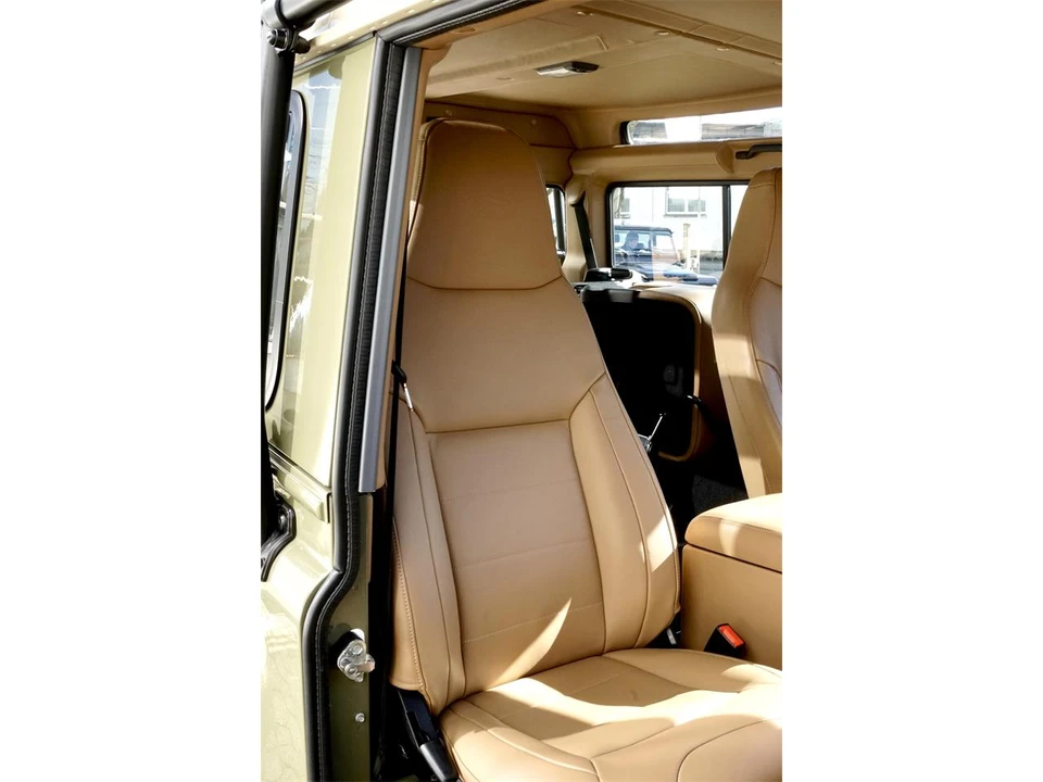 2014 Land Rover Defender - Image 26 of 31