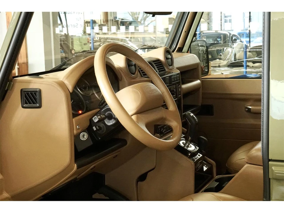 2014 Land Rover Defender - Image 28 of 31