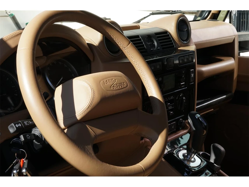 2014 Land Rover Defender - Image 29 of 31