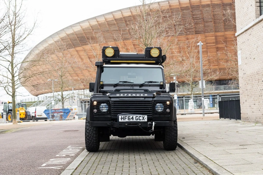 2014 Land Rover Defender 110 - Image 5 of 30