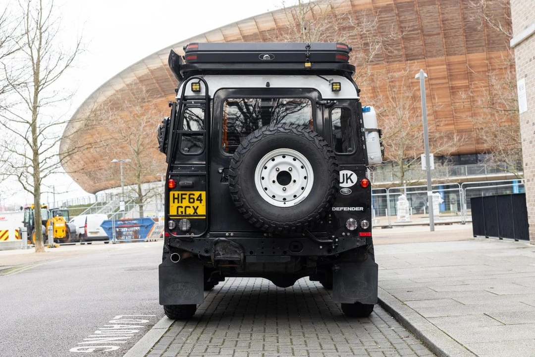 2014 Land Rover Defender 110 - Image 16 of 30
