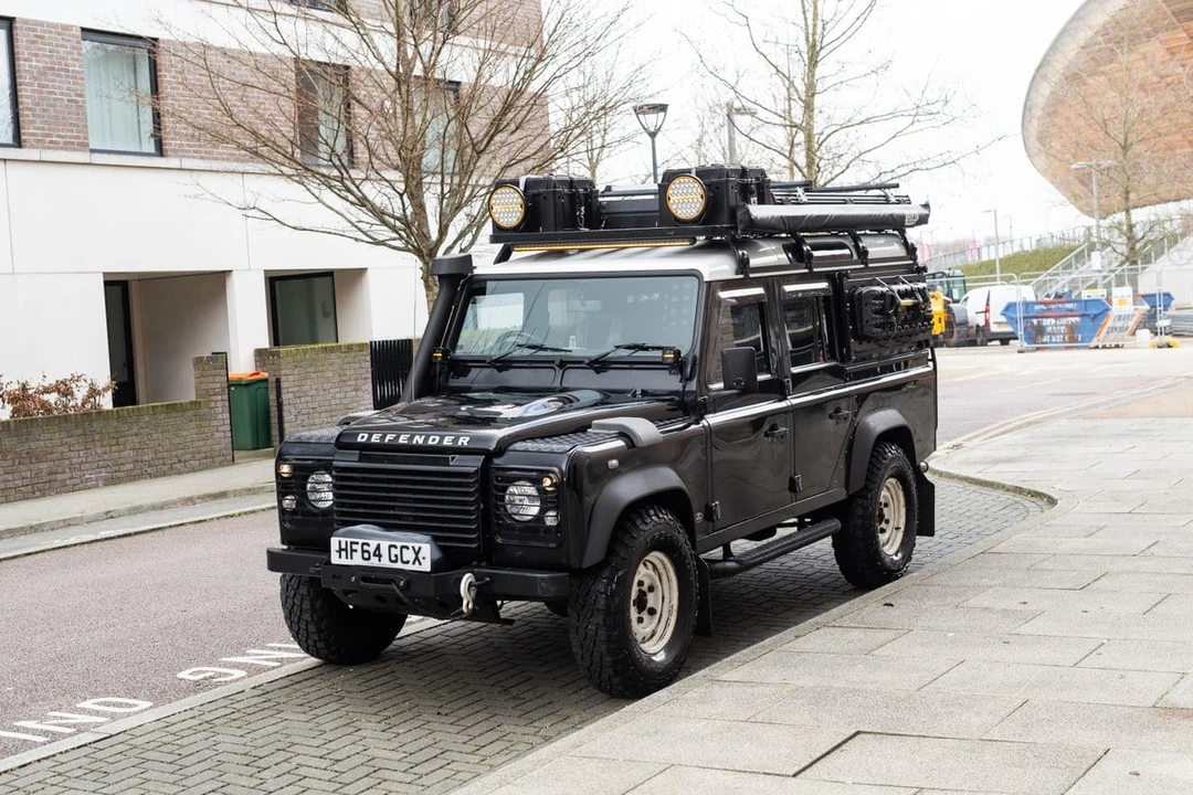 2014 Land Rover Defender 110 - Image 6 of 30