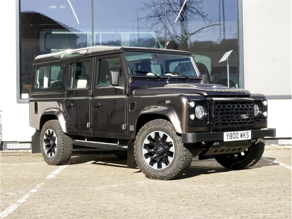 2014 Land Rover Defender 110 - Image 3 of 23