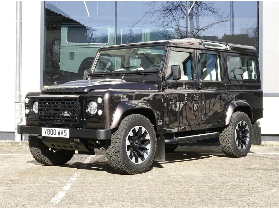 2014 Land Rover Defender 110 - Image 5 of 23