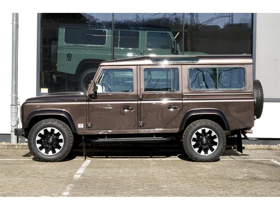 2014 Land Rover Defender 110 - Image 6 of 23