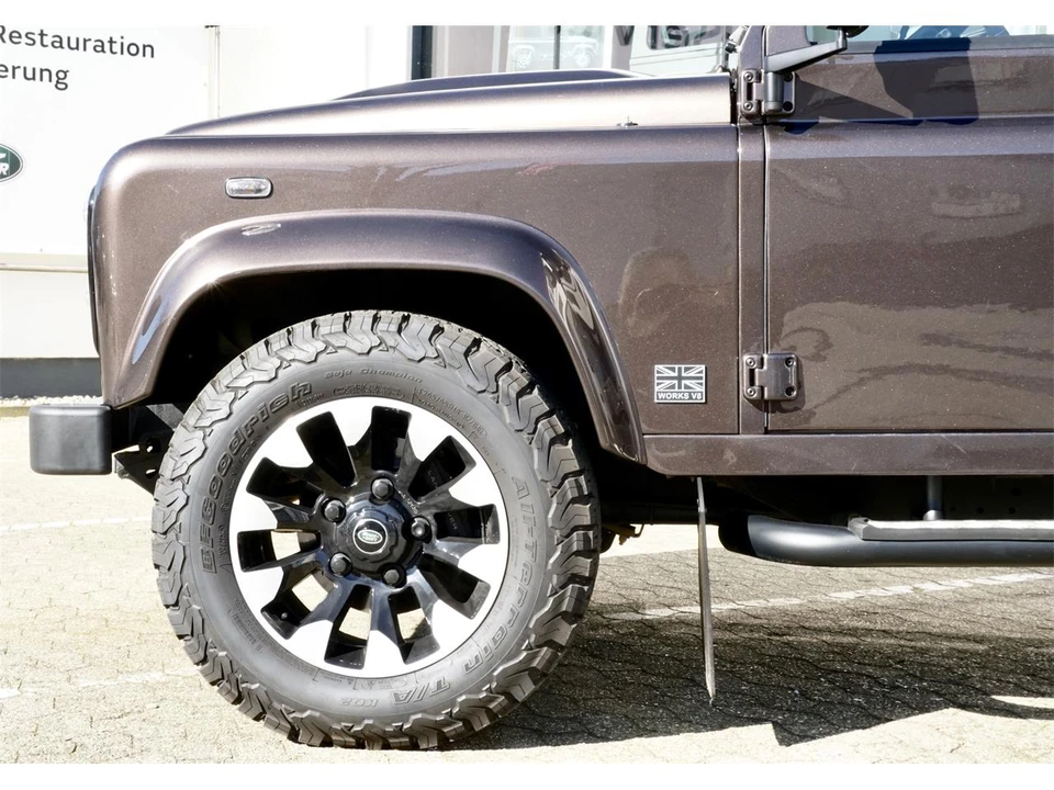 2014 Land Rover Defender 110 - Image 7 of 23