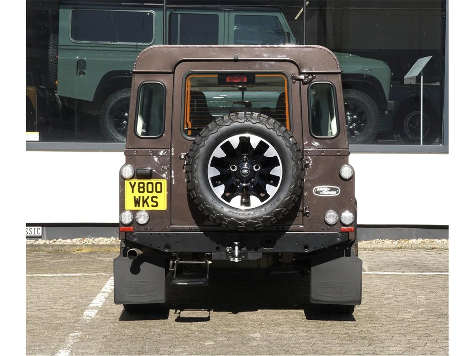 2014 Land Rover Defender 110 - Image 10 of 23