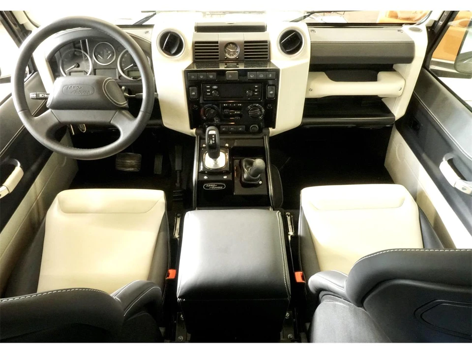 2014 Land Rover Defender 110 - Image 18 of 23