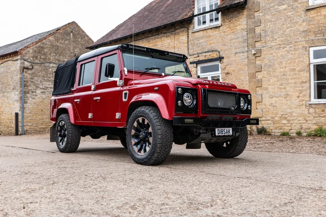 2014 Land Rover Defender 110 - Image 9 of 30