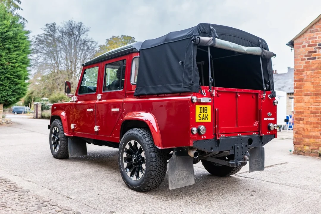 2014 Land Rover Defender 110 - Image 16 of 30