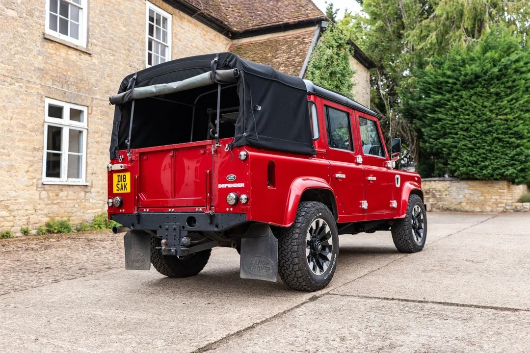 2014 Land Rover Defender 110 - Image 17 of 30