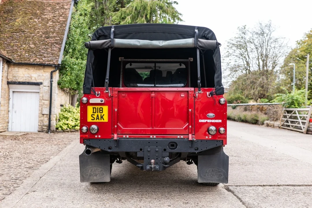 2014 Land Rover Defender 110 - Image 18 of 30