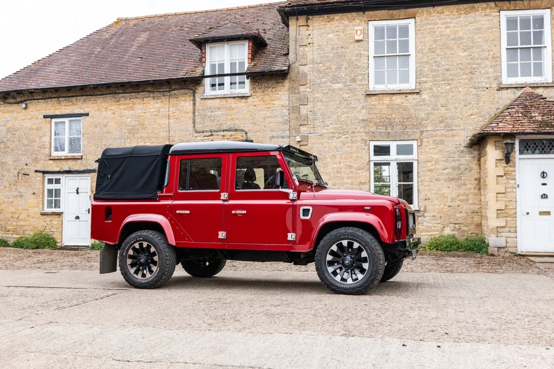 2014 Land Rover Defender 110 - Image 20 of 30