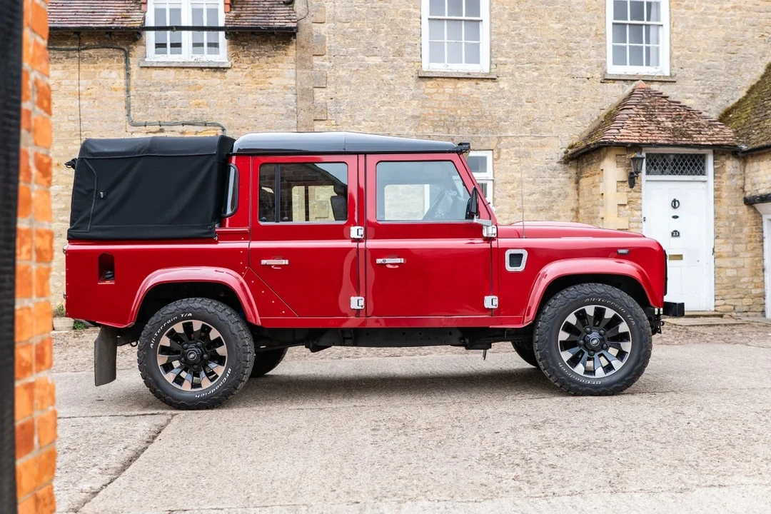 2014 Land Rover Defender 110 - Image 21 of 30