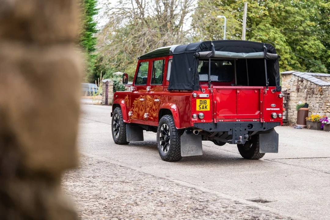 2014 Land Rover Defender 110 - Image 24 of 30