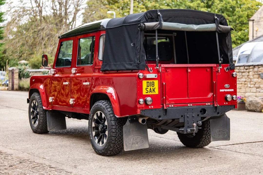 2014 Land Rover Defender 110 - Image 4 of 30