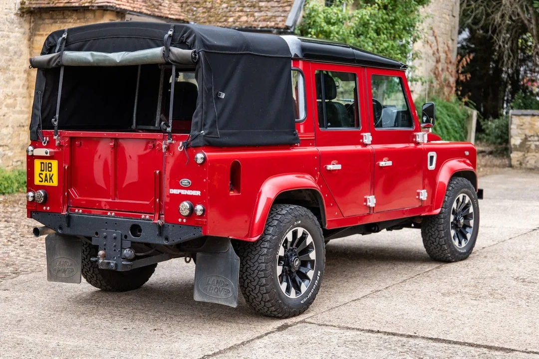 2014 Land Rover Defender 110 - Image 25 of 30