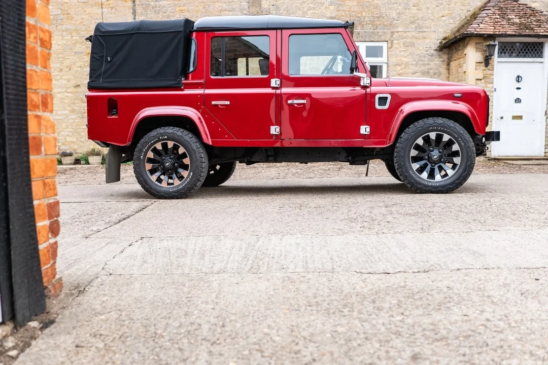 2014 Land Rover Defender 110 - Image 11 of 30