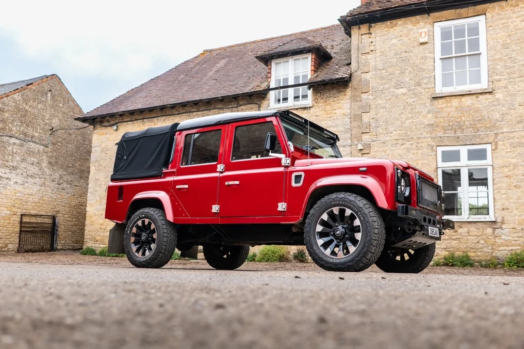 2014 Land Rover Defender 110 - Image 12 of 30