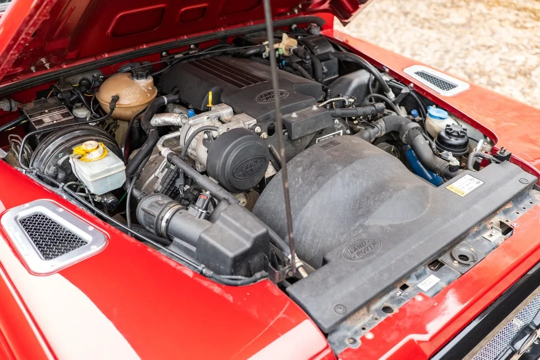 2014 Land Rover Defender 110 - Image 7 of 30