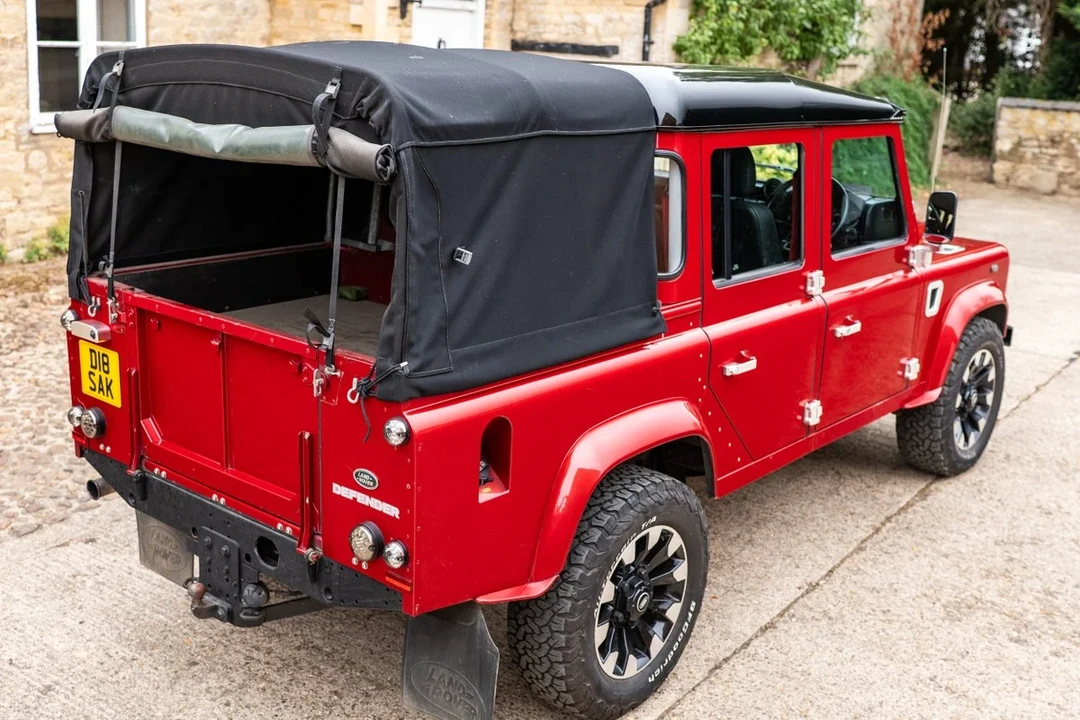 2014 Land Rover Defender 110 - Image 13 of 30