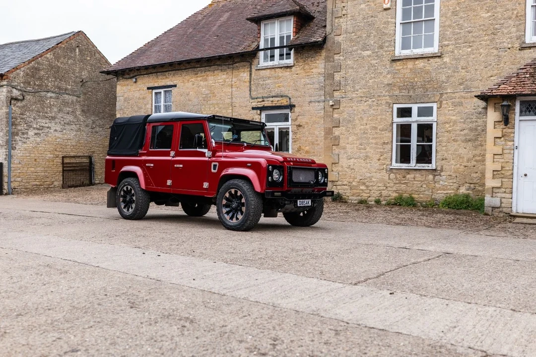 2014 Land Rover Defender 110 - Image 15 of 30
