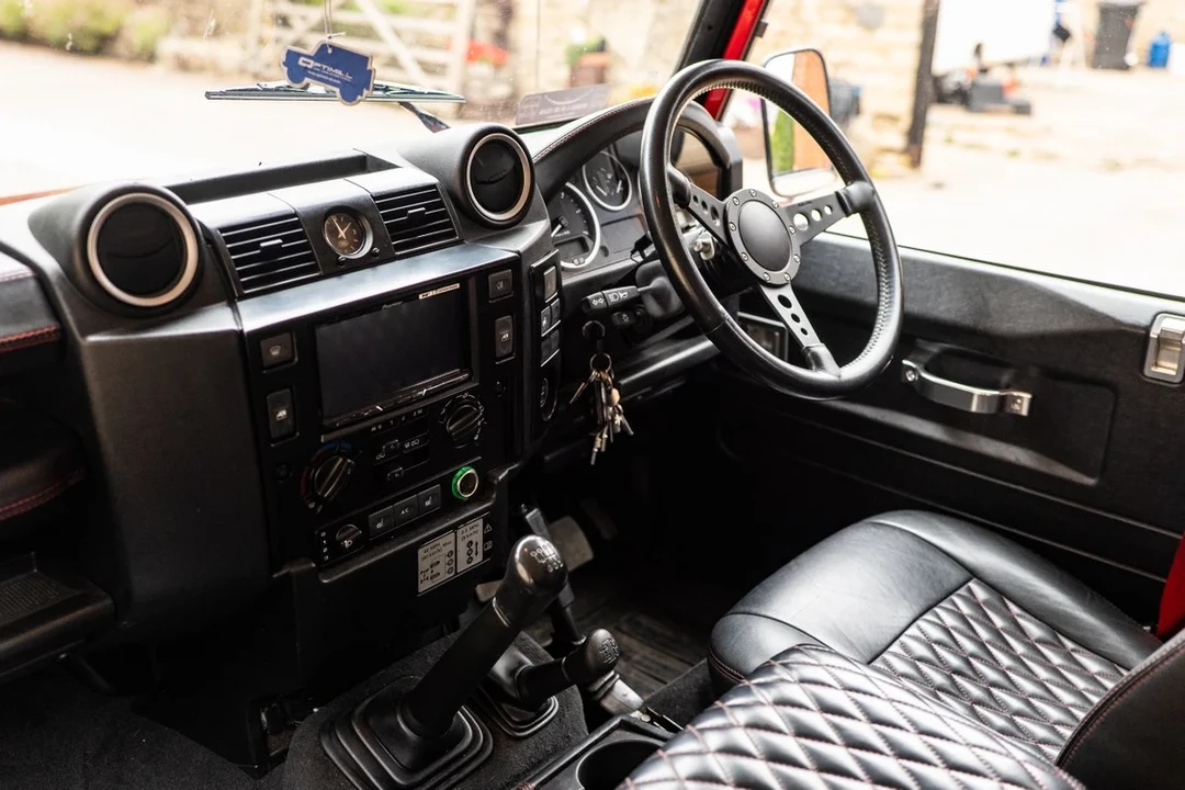 2014 Land Rover Defender 110 - Image 3 of 30