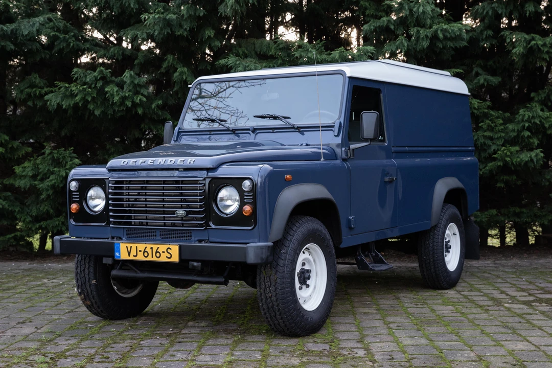 2014 Land Rover Defender 110 - Image 2 of 31